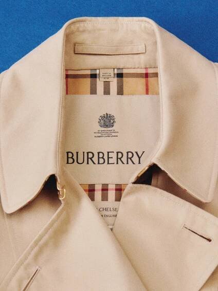 Burberry Trench coat with check lining and Burberry label