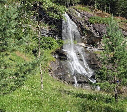 Steinsdalsfossen v Steine