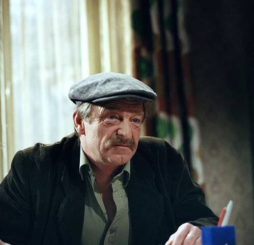 O mrtvých jen dobře (1985)