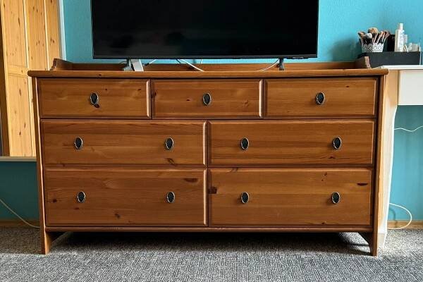 IKEA dřevěná komoda LEKSVIK ANTIK - Nábytek