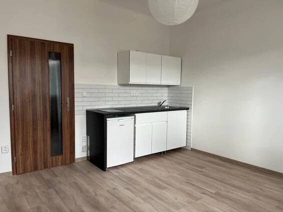 Pronájem bytu 1+kk 25 m2 Zeyerova, Olomouc - Hodolany - 9000 CZK