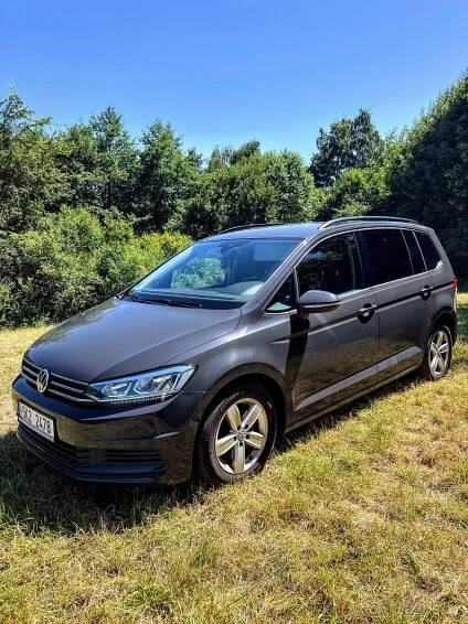 Volkswagen Touran 2.0 TDI, 2019, výborný stav, výbava, servi
