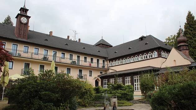 V pokoji po jednom, u jídla odstup. Lázně s omezeními obnoví provoz