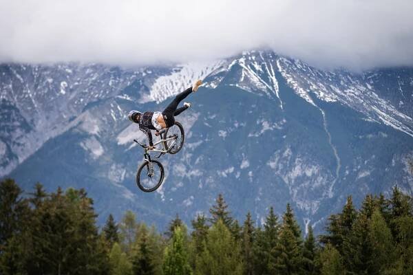 Emil Johansson & Erik Fedko ukazují, jak vypadá světový slopestyle. – Bajkeři