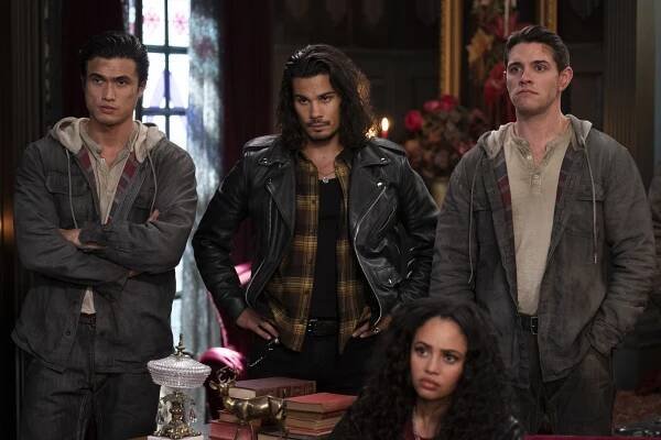 Charles Melton, Drew Ray Tanner, Vanessa Morgan, Casey Cott - Riverdale - Chapter One Hundred and Seventeen: Night of the Comet - Z filmu