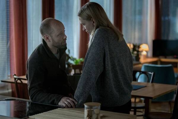 White Wall - Guldtåget - Z filmu - Aksel Hennie, Vera Vitali