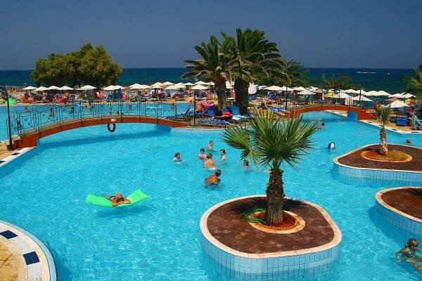 Eri Beach Resort – fotka 4