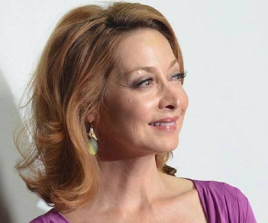 Sharon Lawrence Biography - Facts, Childhood, Family Life & Achievements