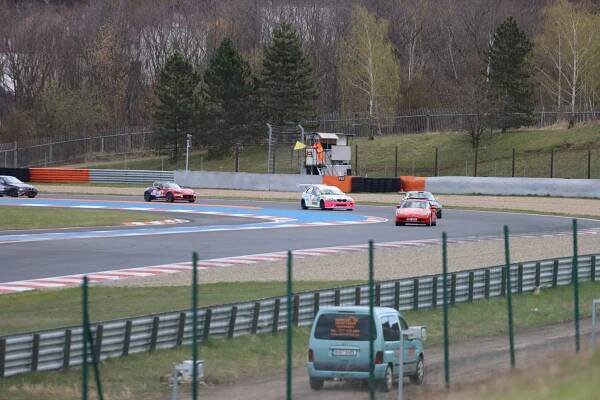 FOTO: Autodrom hostil další ročník vytrvalostního závodu Le Most