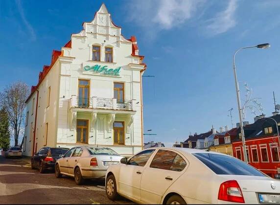 Prodej Hotelu 736 m2 v Karlových Varech - EVROPA realitní kancelář