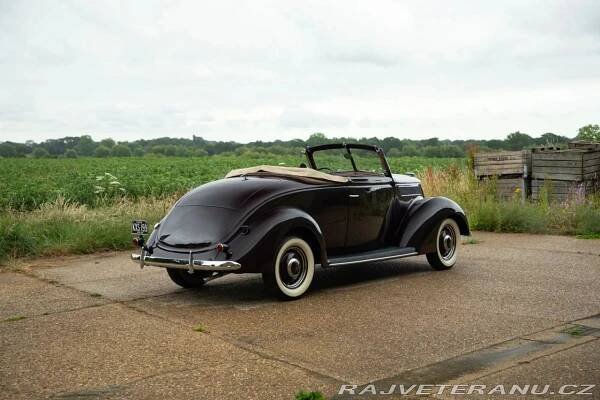 Ford V8 Roadster Deluxe