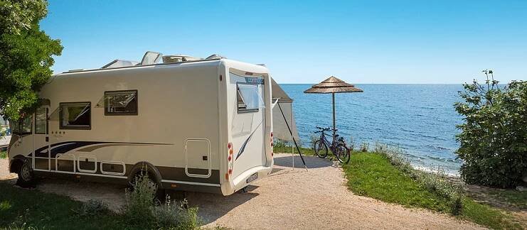 naturist-resort-solaris-pitch-light