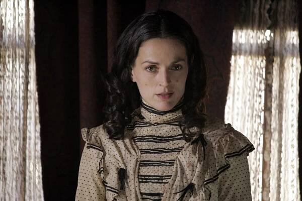 Deadwood - Neustálé pulzování - Z filmu - Nicole Ansari-Cox