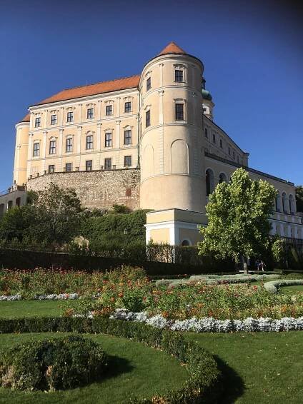 Mikulov, zámek