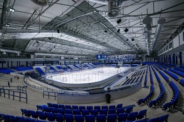 Hlavní ledová plocha ČEZ zimní stadion