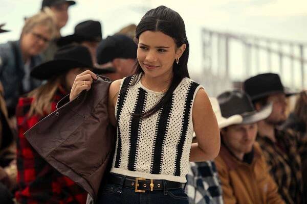 Nikki Rodriguez as Jackie in episode 207 of My Life with the Walter Boys.