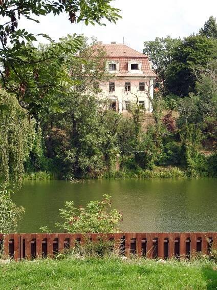 Fotogalerie • Bartošova vila (Zaniklý objekt či ves) • Mapy.com