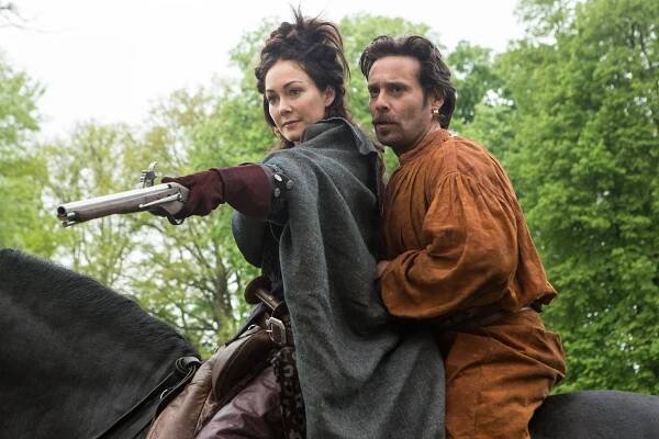 Tři mušketýři - Výhodný obchod - Z filmu - Maimie McCoy, James Callis