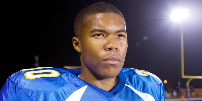 Gaius Charles in Friday Night Lights 2x1