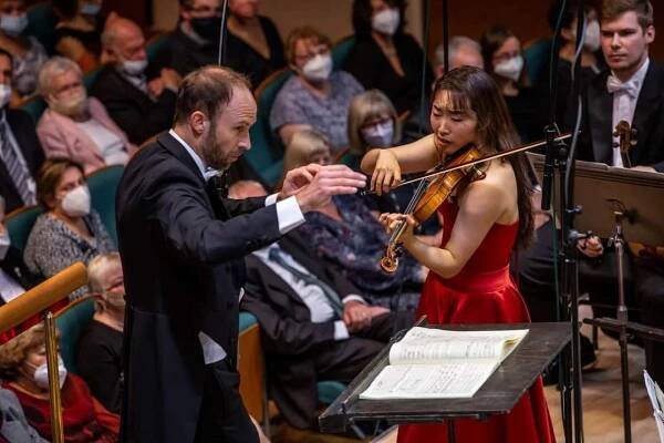 Sezónu Moravské filharmonie otevřel hostující dirigent se světovou premiérou