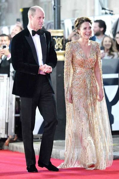 Kate Middleton Glitters in Gold While Walking James Bond 'No Time to Die' Red Carpet with Prince William