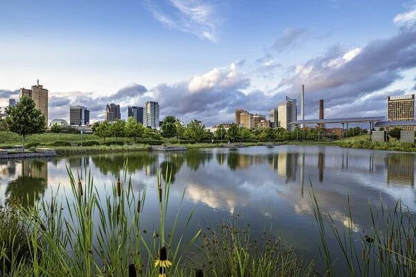 Blick auf die Skyline von Birmingham in Alabama