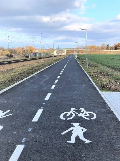U železnice ve Veselí otevřeli cyklostezku, je nasvícená pro jízdu za tmy