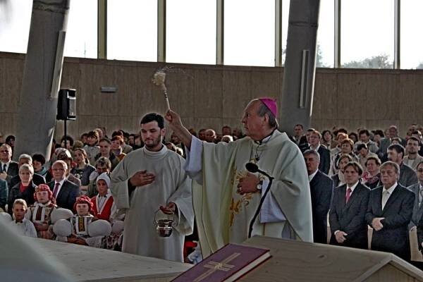 Modernímu kostelu sv. Ducha ve Staré Městě požehnal biskup Posád