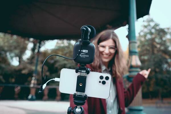 Vlog with USKEYVISION vlog kit, lens, video light, tripod, microphone