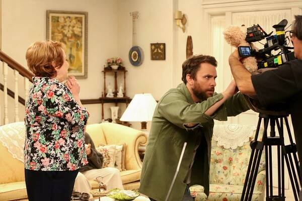 Lynne Marie Stewart, Charlie Day - It's Always Sunny in Philadelphia - Dům staré dámy: Situační komedie - Z filmu