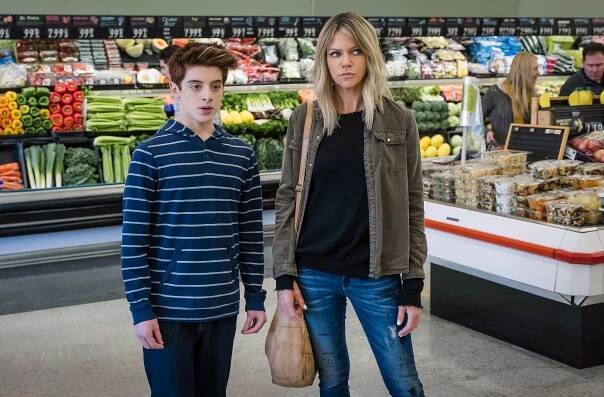 Teta Mick - The Wolf - Z filmu - Thomas Barbusca, Kaitlin Olson