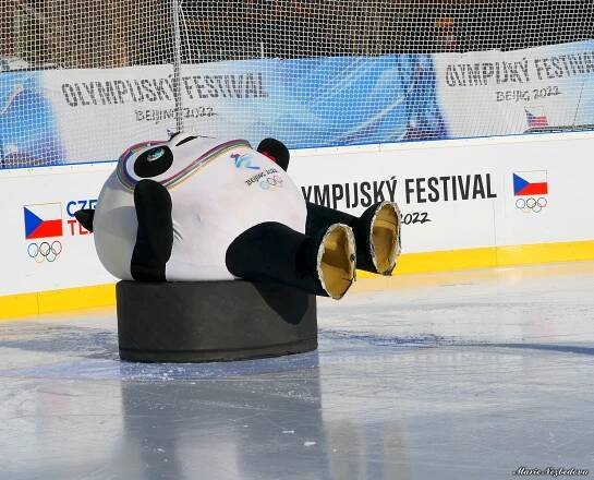 Olympiáda v Brně. Hokej, střelba, lyže a curling. Paulovi jsou zpět z Pekingu