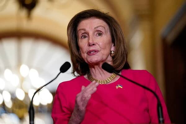 U.S. House Speaker Nancy Pelosi welcomes Singapore's Prime Minister Lee Hsien Loong to the U.S. Capitol in Washington
