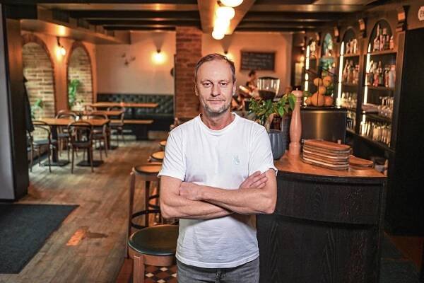 Hvězdy slovenské kuchyně: Marcel Ihnačák zakotvil na Pálavě a prodává tam světový streetfood