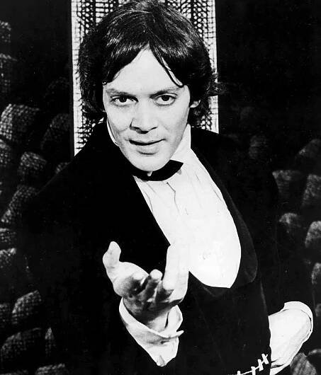 Raul Julia – Wikipedie