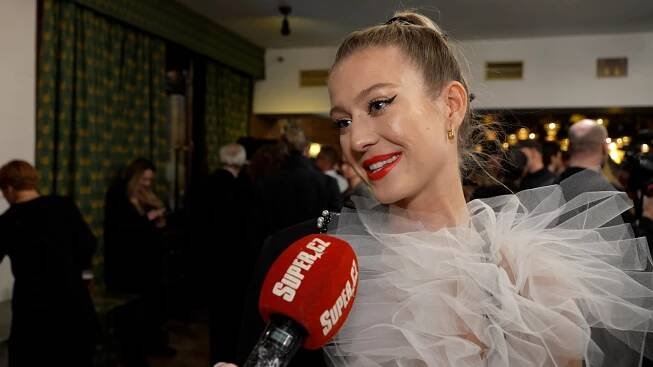 Oblečená neoblečená: Miss Kotková si pod rafinovaný model nevzala podprsenku, ňadra si zahalila jako chytrá horákyně