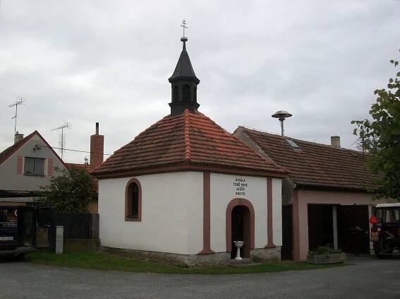 Fotografie - Kaple ve vsi Horní Lukavice - 05.10.2011