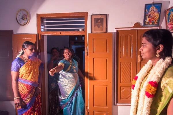 Pon Prabakaran - Candid, Documentary Wedding Photographer, Chennai - Vanitha | Sivakumar