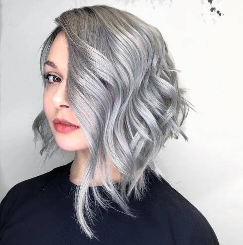 Bob Frisuren Grau In jeder Saison präsentieren Modeexperten verschiedene neue Artikel, die den Look ergänzen können. Bob Kare Frisuren machen eine Frau stilvoll, modisch, erfrischen ihr Gesicht, verbergen vorhandene Fehler. Zuvor war es ein Haarschnitt ausschließlich auf kurzen Haaren.