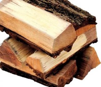 Naštípat dovezené dřevo je levnější než koupit již zpracované.