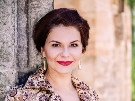 Sopranistka Eva Hornyáková doporučuje užít si léto a večer šup na koncerty