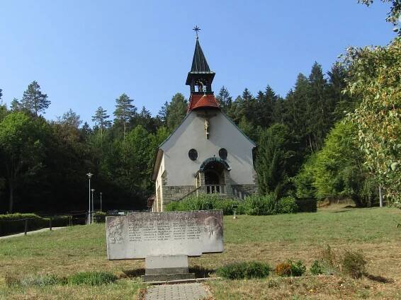 Fotografie - Salaš kaple s pomníkem padlým - 20.08.2018