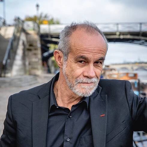 Carlos Moreno: 15 minutes to save the world
