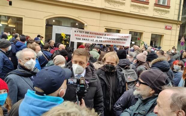 Galerie: Rakušan: Letošní 17. listopad je unikátní, poprvé bez komunistů. Na Národní ho přivítali potleskem - Galerie