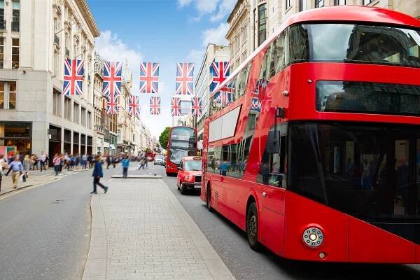 Oxford Street: Životní zážitky na pulzující nákupní třídě - CK HelloTrip