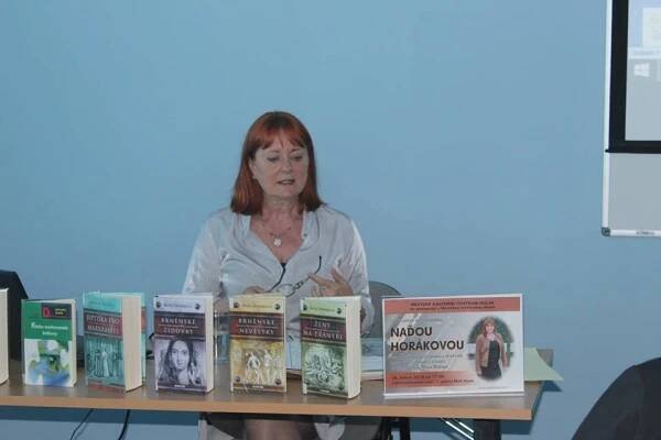 Aktuality - Setkání se spisovatelkou Naďou Horákovou - Oficiální stránky města Hulín