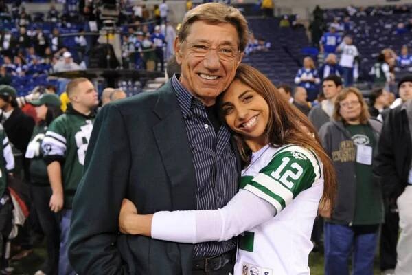 Who Is Olivia Namath? NFL Legend Joe Namath's Daughter – Stagbite
