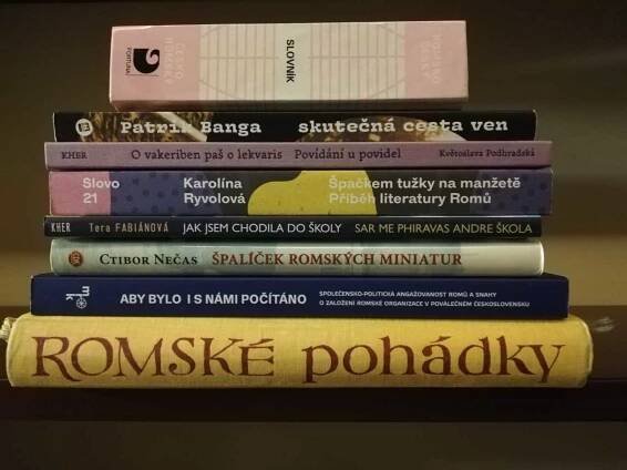 Doporučujeme z romské knihovny | Radiožurnál