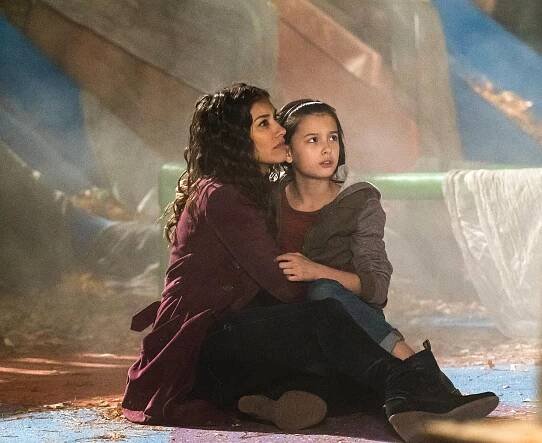 Ospalá díra - Série 4 - Dětská hra - Z filmu - Janina Gavankar