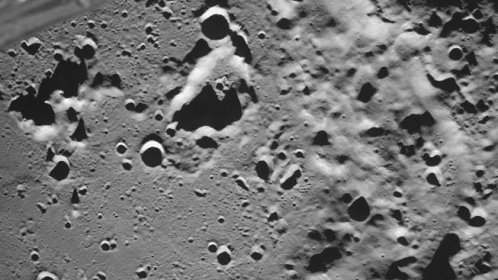 Первый снимок лунной поверхности станции Луна-25